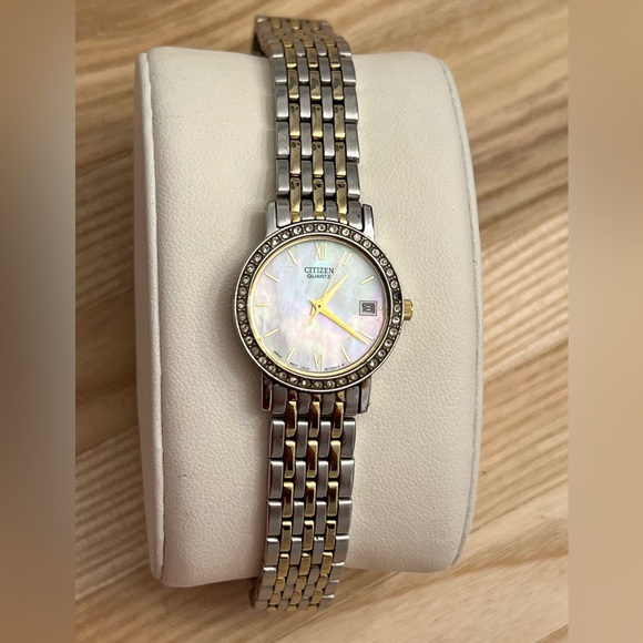 Citizen Accessories Citizen Quartz Ladies Watch Crystals Mother Of Pearl Dial Two Tone Date